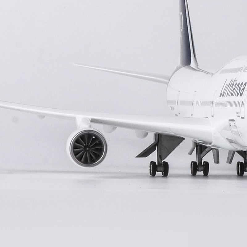 XL Lufthansa Boeing 747