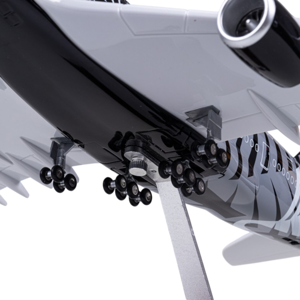 XL Air New Zealand Airbus A380 Model Aircraft - Photo 5