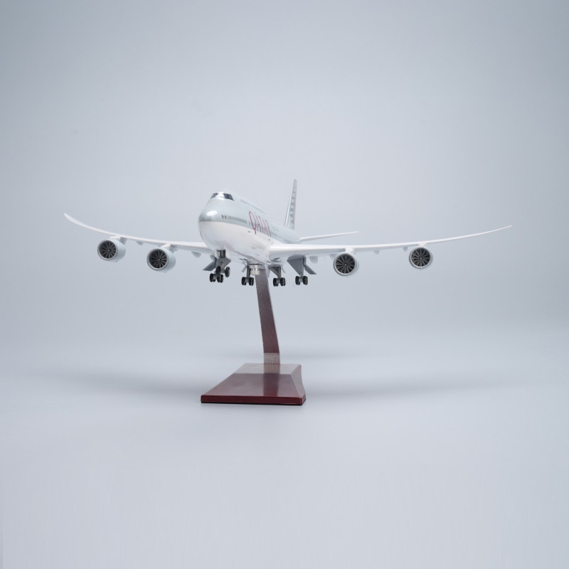 XL Qatar Airways Boeing 747 - Premium Resin Model Aircraft