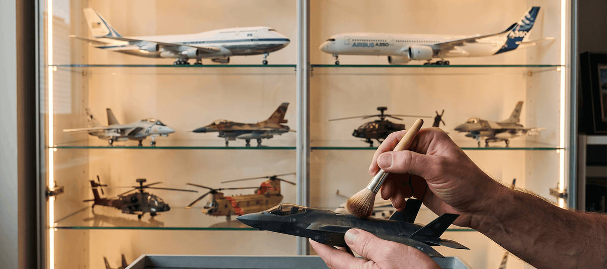 Cleaning a Premium F-35 Diecast Model