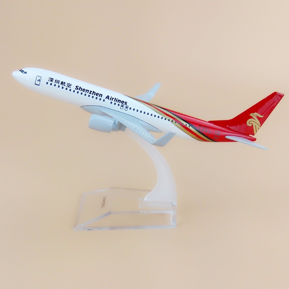Shenzhen Airlines Boeing 737