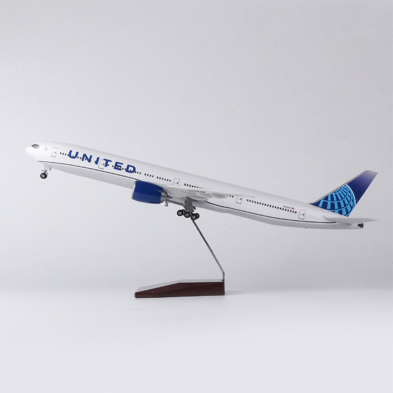 XL United Airlines Boeing 777
